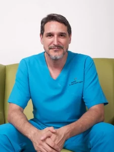 Moderador- Dr. Daniel Torres Lagares.