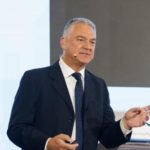 Ponente-Dr. Gustavo Molina ¿Cómo aplicamos los avances de la Cariología y la OperatoriaDental en pacientes con necesidades especiales?
